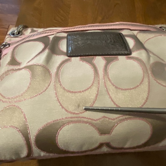 Coach purse over shoulder - Picture 6 of 12